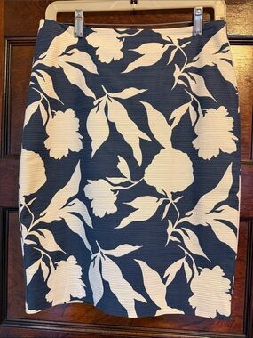 Ann Taylor Factory Navy and White Floral Pencil Skirt